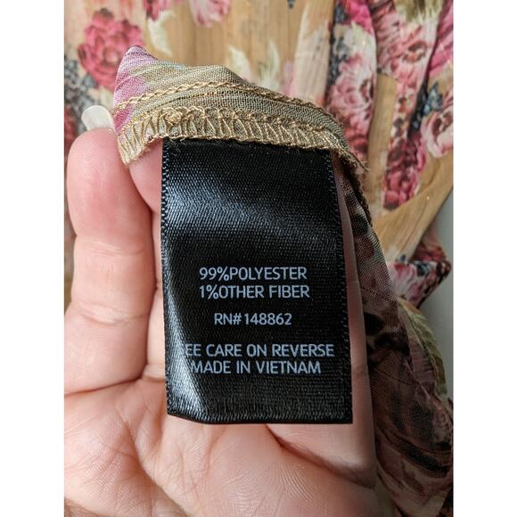 Torrid Floral Crinkle Chiffon Flutter Sleeve Blouse - Picture 7 of 9